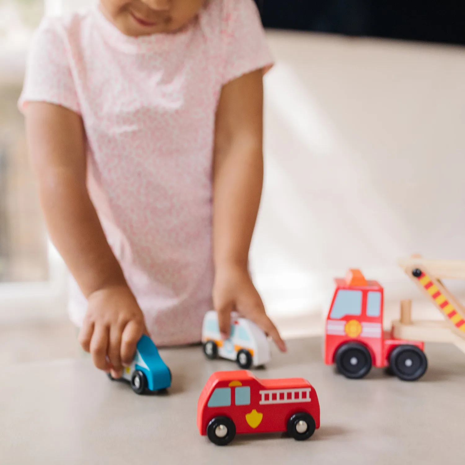 Melissa & Doug Emergency Vehicle Carrier Transporter Holz 4 Autos