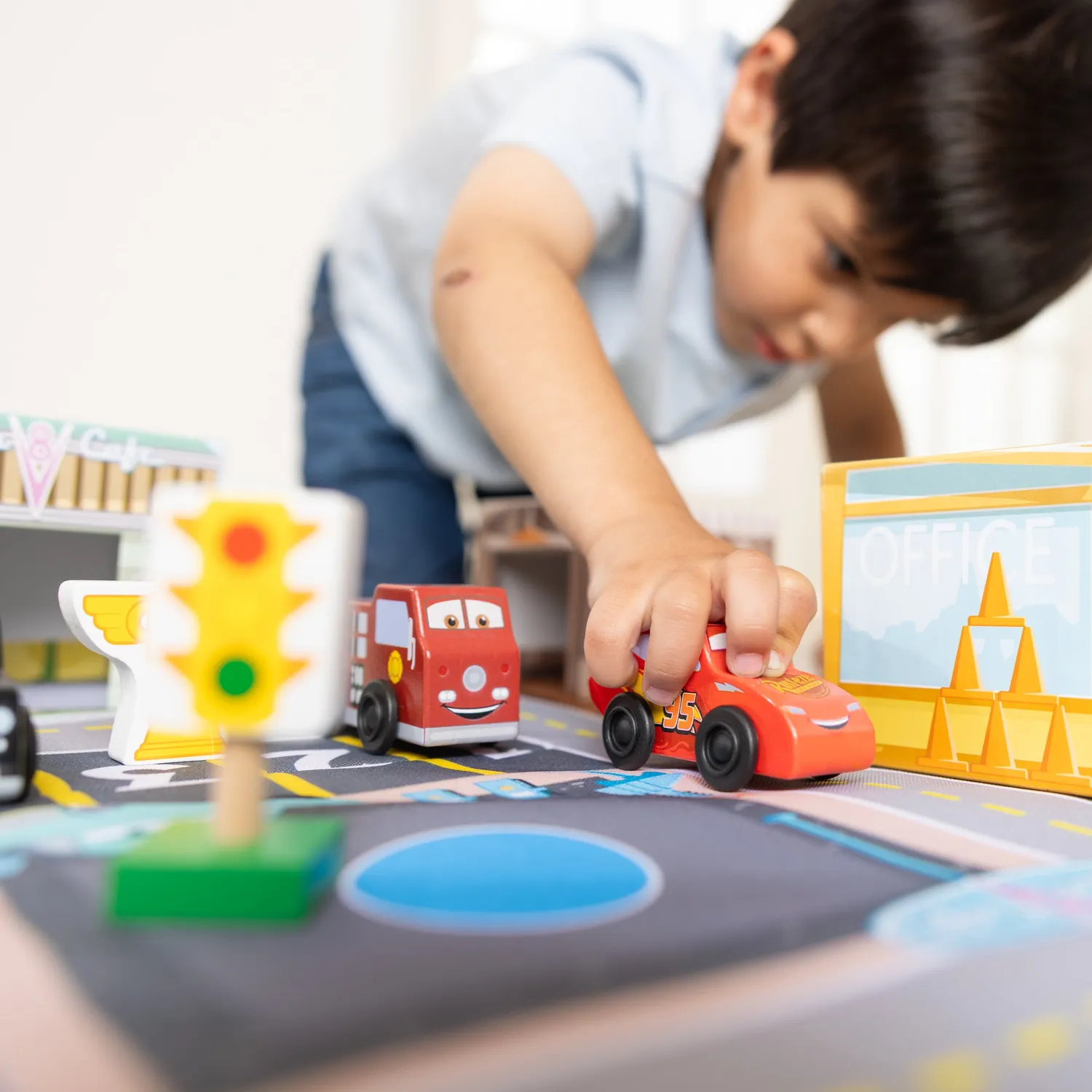 Melissa & Doug Radiator Springs Nest & Stack Spielset