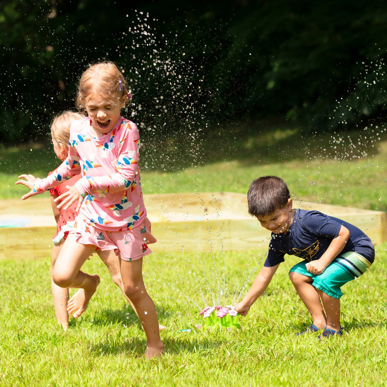 Melissa & Doug Pretty Petals Sprinkler Blumen Wasserspaß