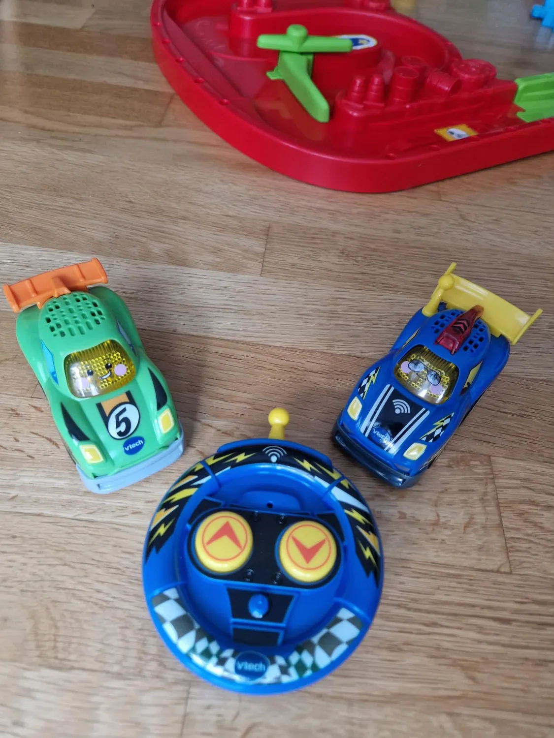 VTech Tut Tut Baby Flitzer RC Autorennbahn Spielset mit Fernbedienung