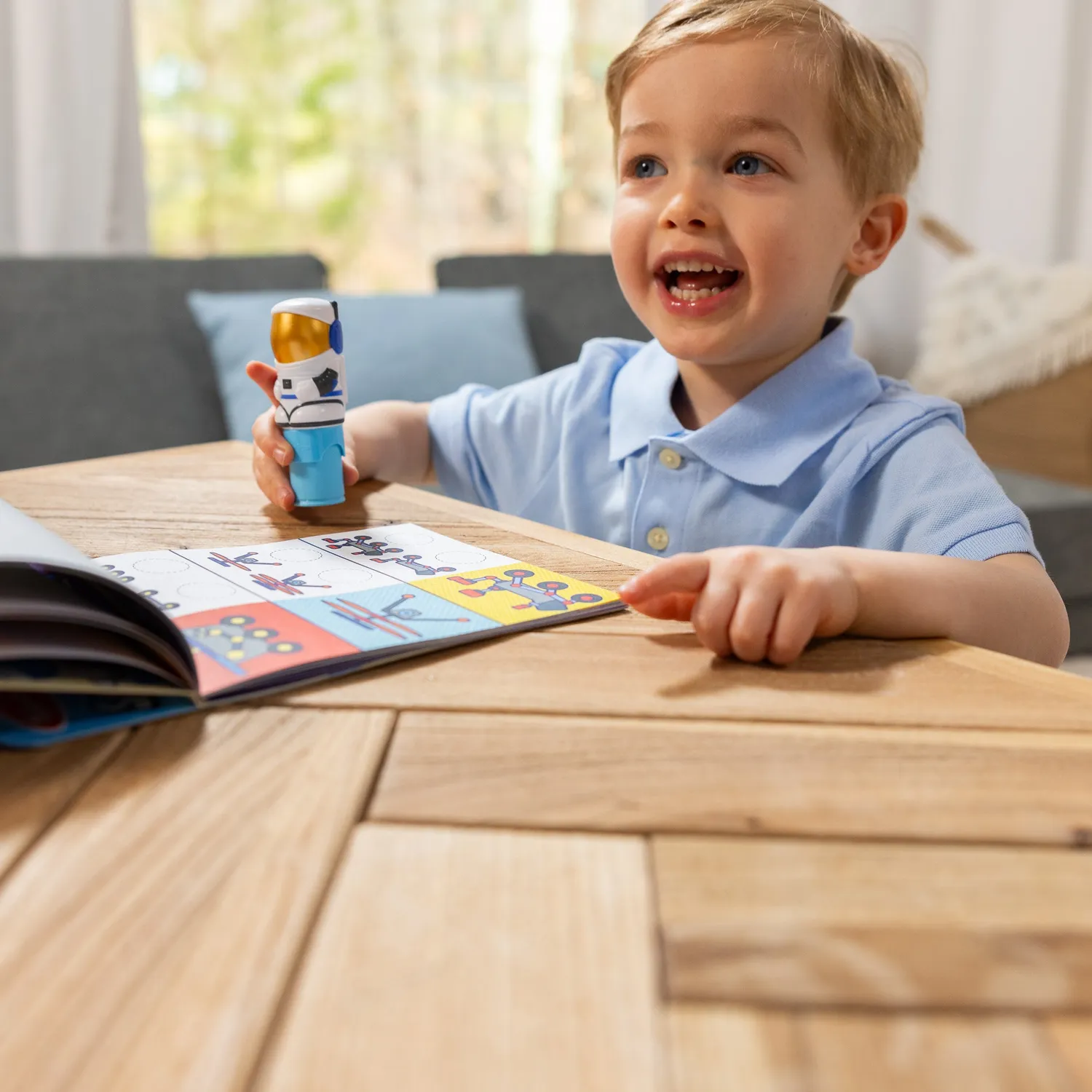 Melissa & Doug Sticker WOW Astronaut Stickerheft Stempel