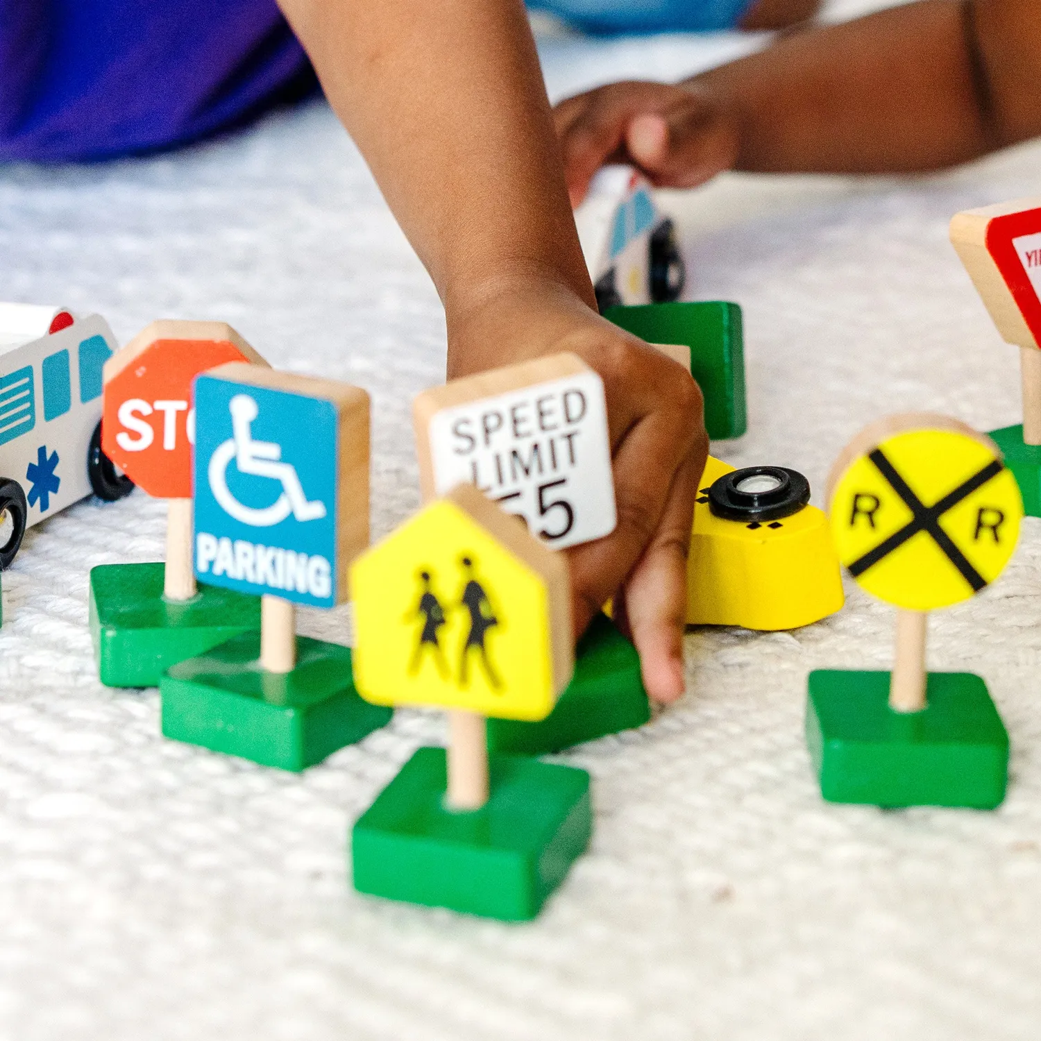 Melissa & Doug Fahrzeuge Verkehrszeichen Holzspielzeug 15-tlg ab 3 J