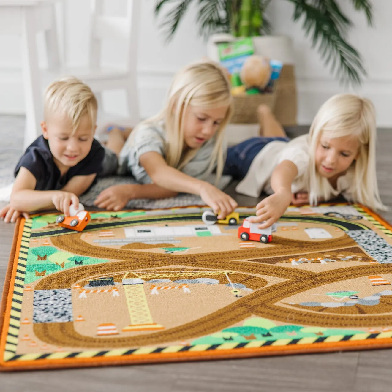 Melissa & Doug Construction Zone Spielteppich + 3 Fahrzeuge