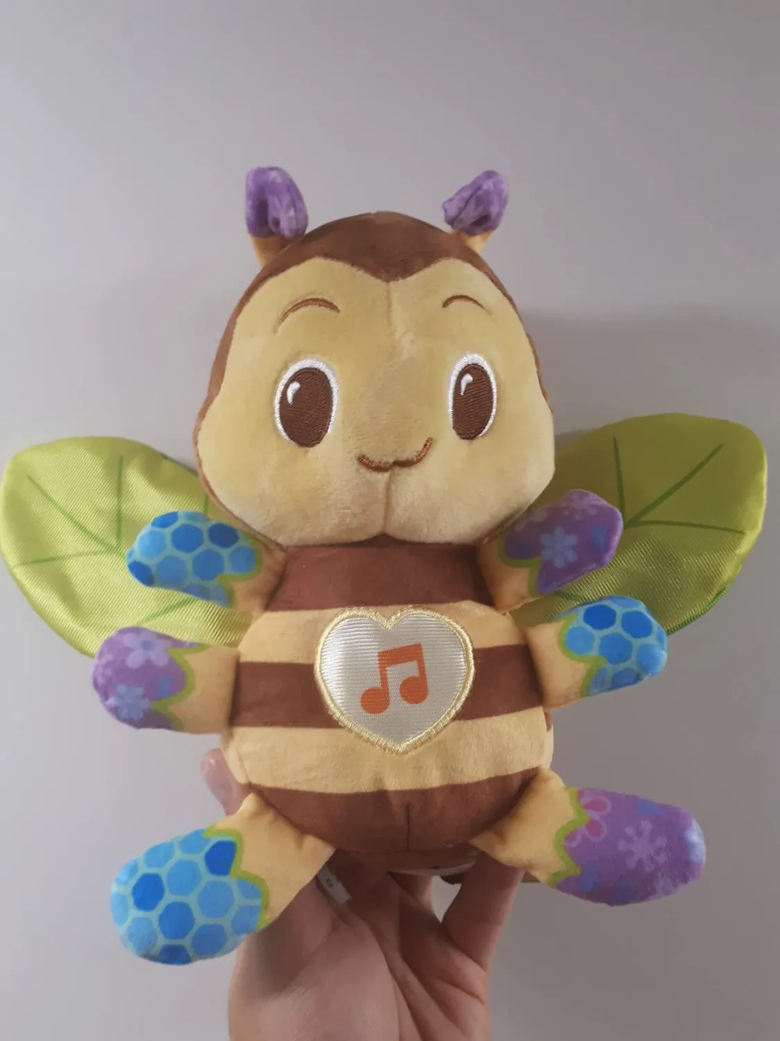 VTech Baby Musik-Kuschelbiene Plüsch Handpuppe 3-24 Monate