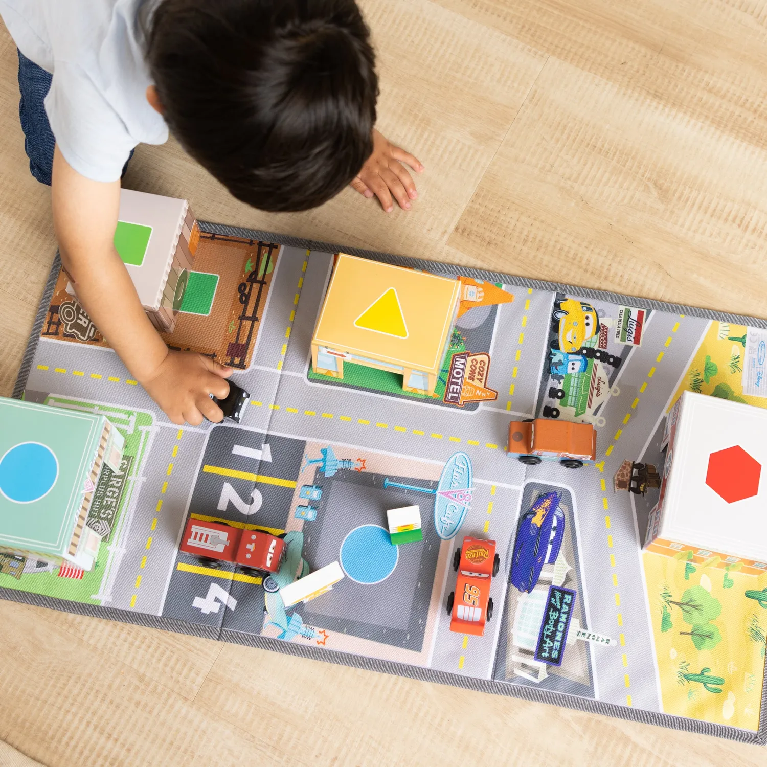 Melissa & Doug Radiator Springs Nest & Stack Spielset