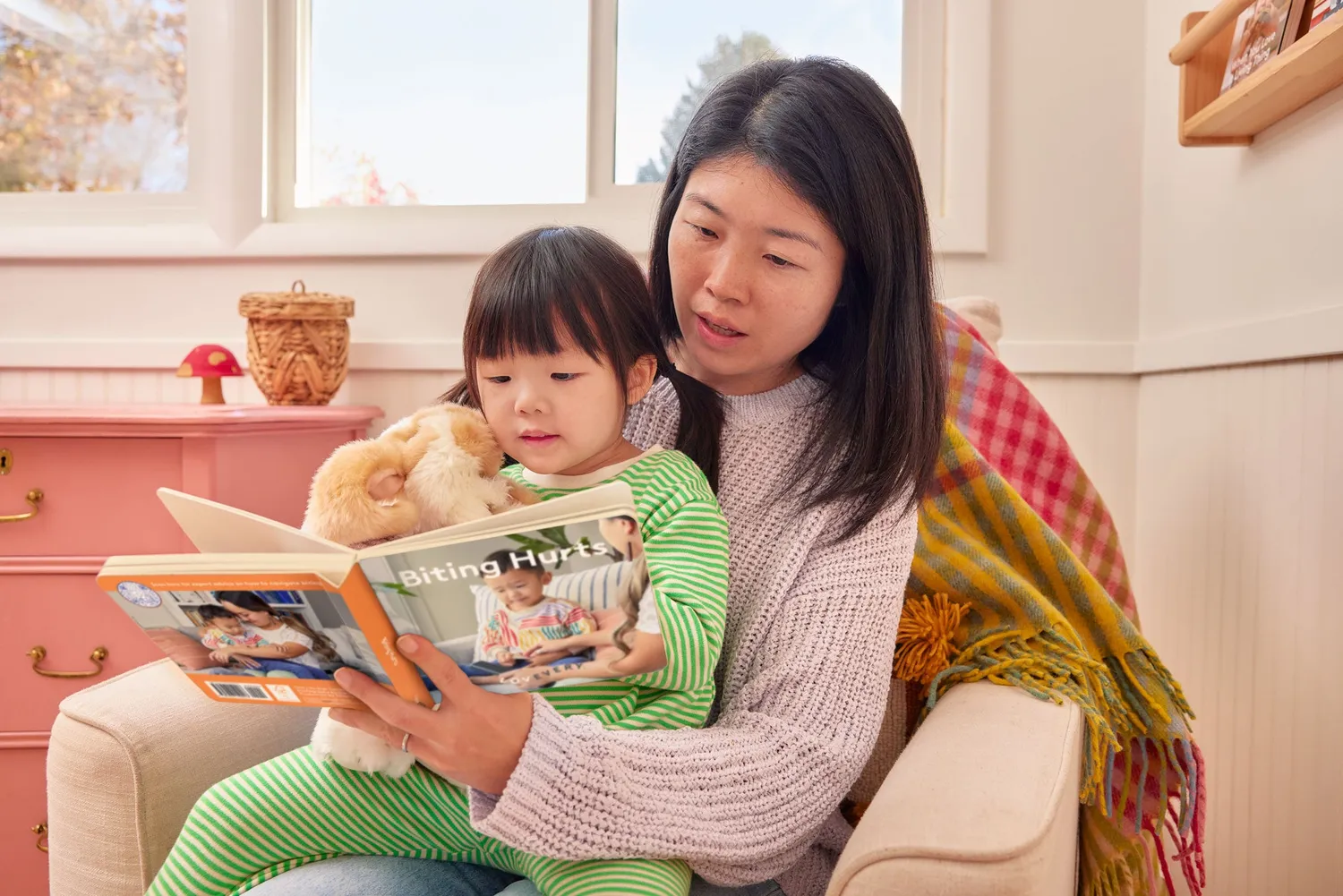 Lovevery Biting Hurts Pappbuch ab 1 Jahr Englisch