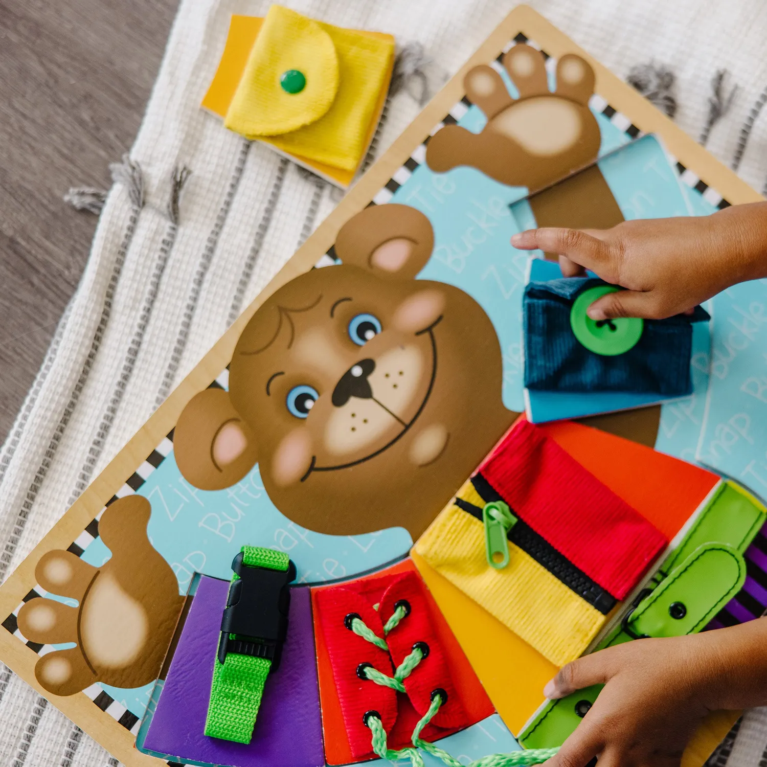 Melissa & Doug Basic Skills Puzzle Bären-Anziehbrett Holz motorisch