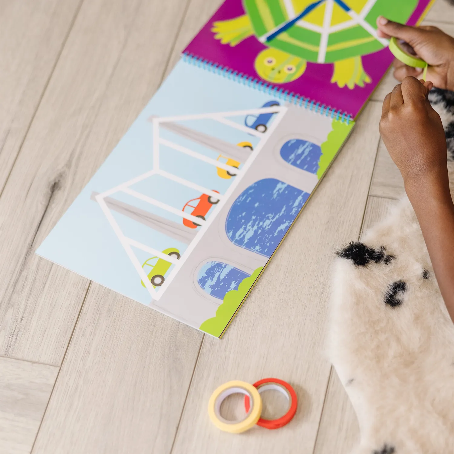Melissa & Doug Tape Activity Malbuch mit Klebeband 20 Seiten