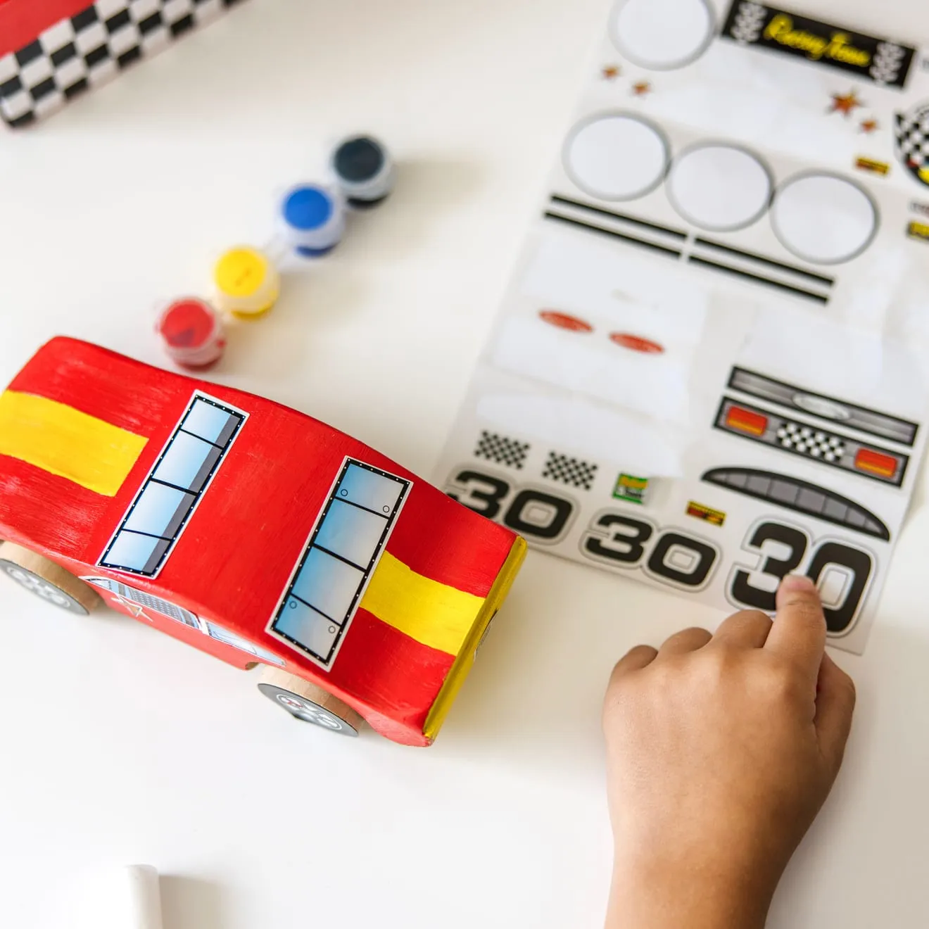 Melissa & Doug Decorate-Your-Own Rennauto Bastelset Holz