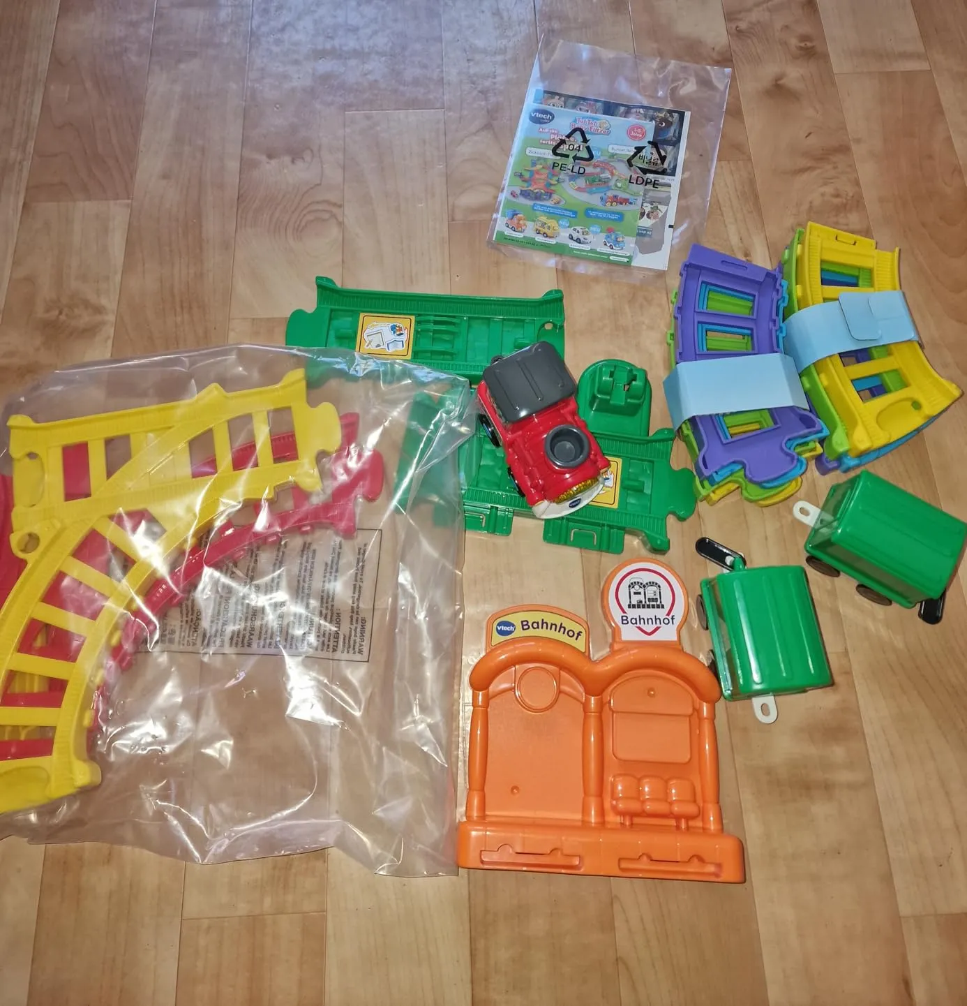 VTech Tut Tut Baby Flitzer Bahnhof Spielset mit Zug + Waggons