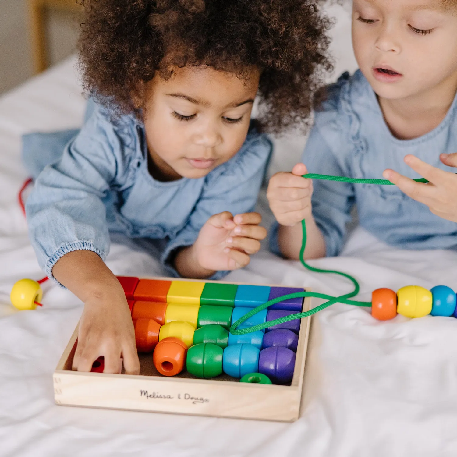 Melissa & Doug Primary Lacing Beads Fädelperlen Holz 30-tlg