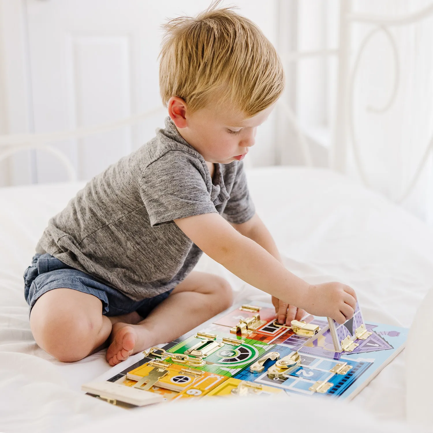 Melissa & Doug Wooden Latches Board Motorikbrett Tiere