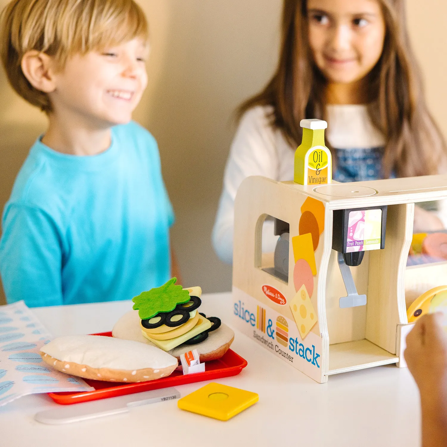Melissa & Doug Slice & Stack Sandwich Counter 52-tlg Holz