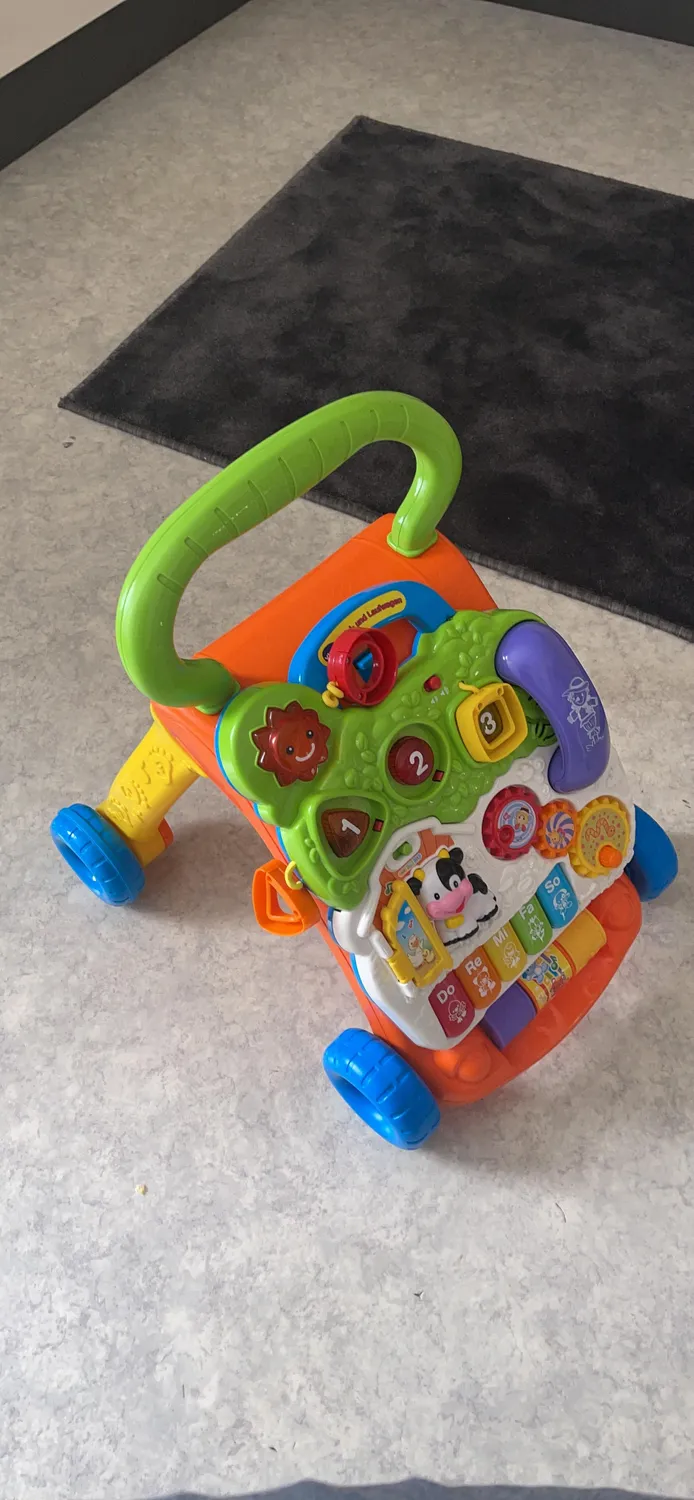 VTech Spiel- und Laufwagen Lauflernhilfe mit Spielboard
