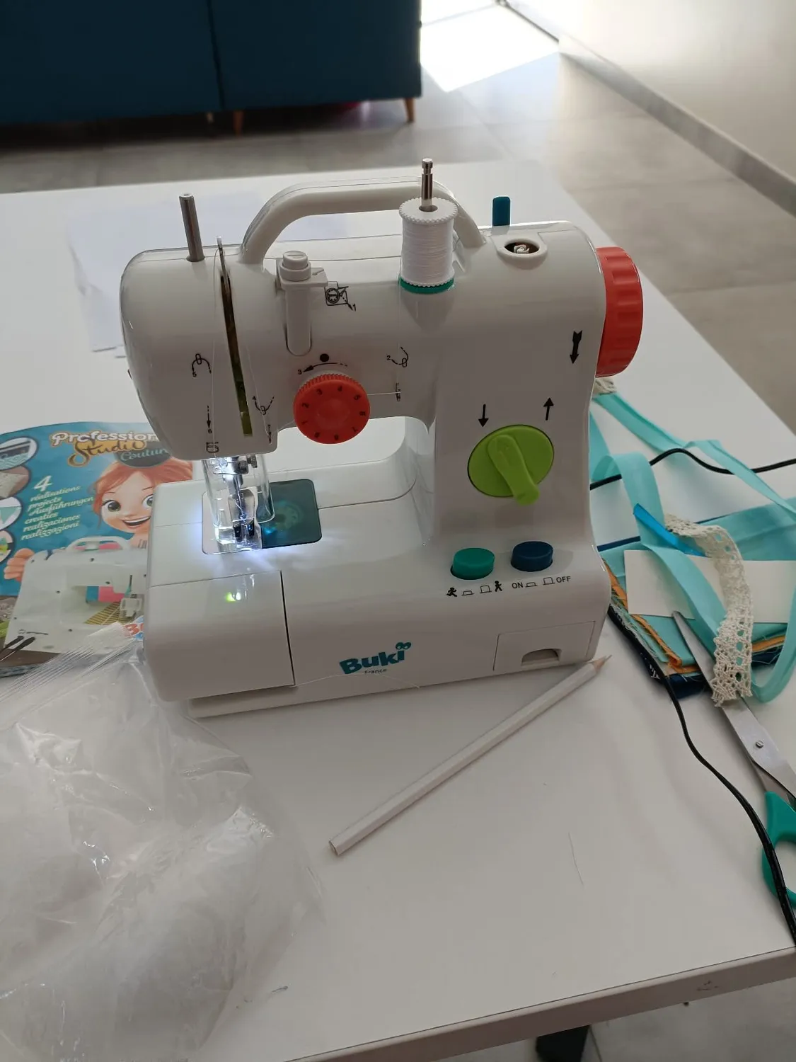 Buki Professional Studio Couture Nähmaschine für Kinder 4 Projekte