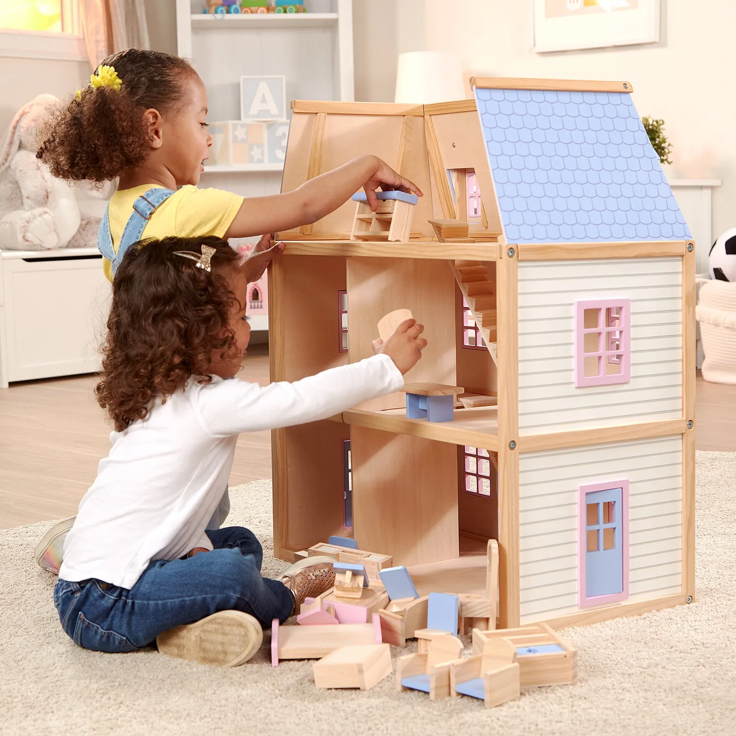 Melissa & Doug Puppenhaus Holz 3-stöckig mit Möbeln