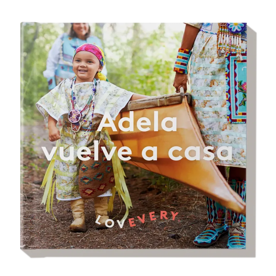 Lovevery Adela Comes Home Pappbuch Spanisch Storyteller
