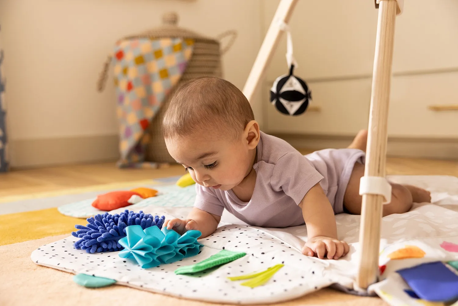 Lovevery Play Gym Babygym Krabbeldecke 5 Zonen Holz
