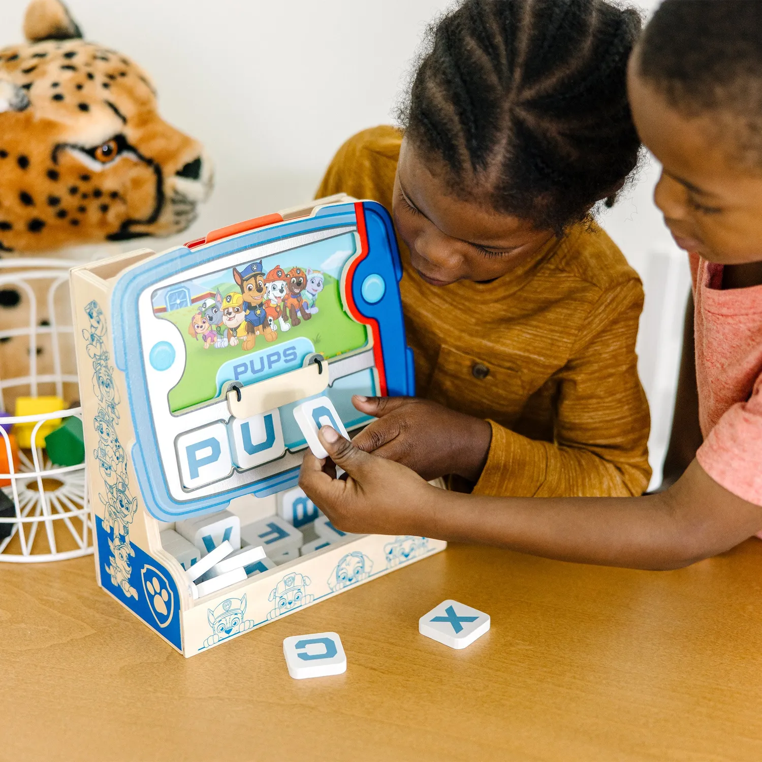 Melissa & Doug PAW Patrol See & Spell Pup Pad Lernspiel 3-4 Buchstaben