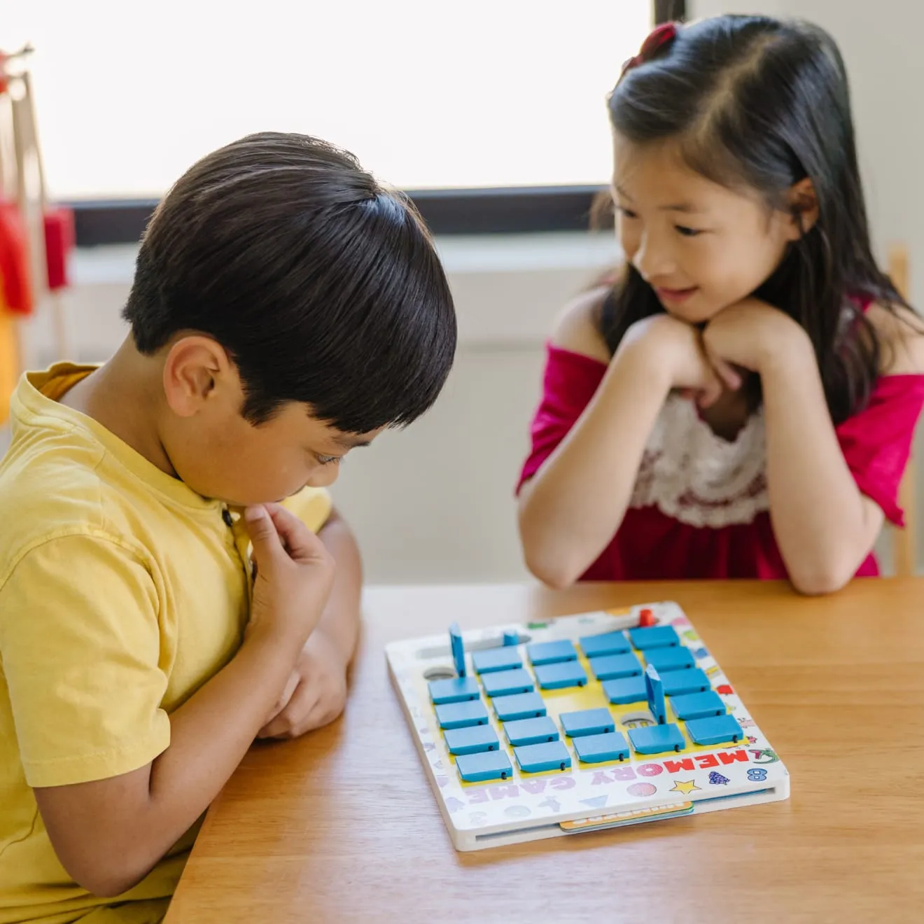 Melissa & Doug Flip-to-Win Memory Spiel Holz Reise