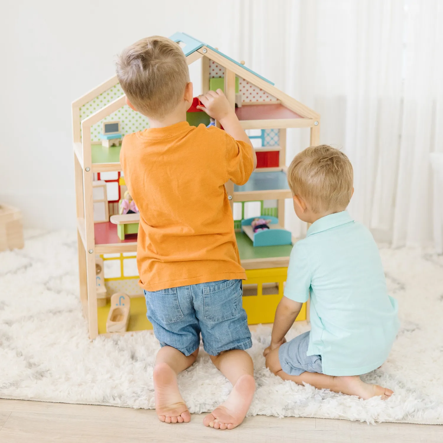 Melissa & Doug Hi-Rise Puppenhaus Holz mit Möbeln
