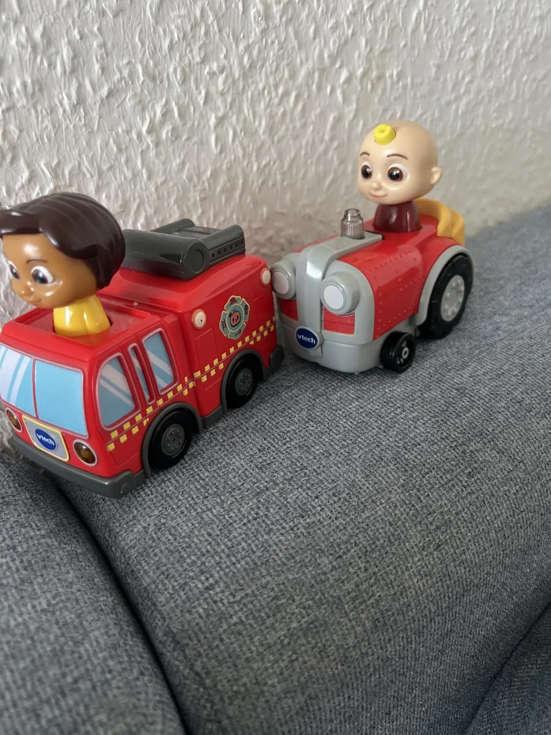 VTech Tut Tut Baby Flitzer CoComelon JJs Traktor Spielzeugauto Schiene