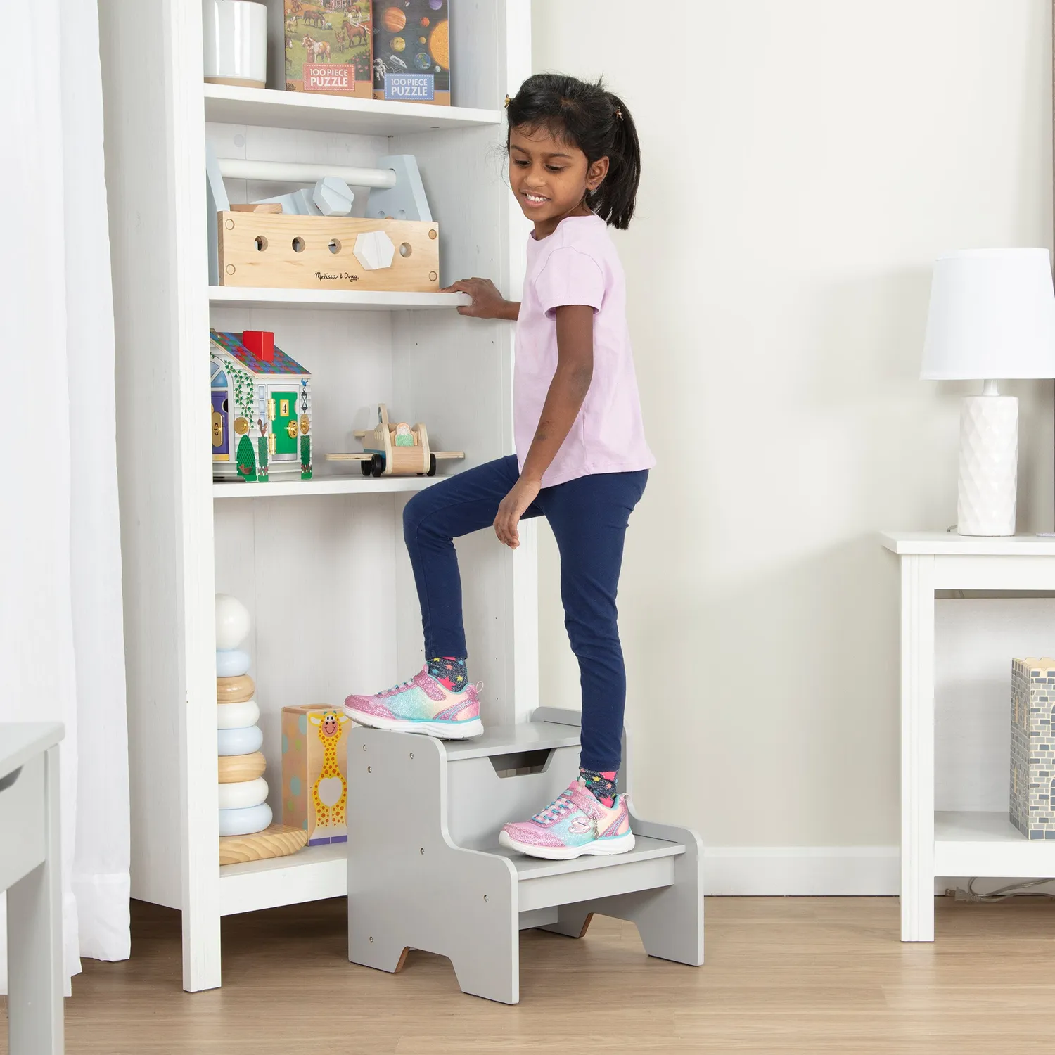Melissa & Doug Tritthocker Holz 2-stufig grau bis 45 kg