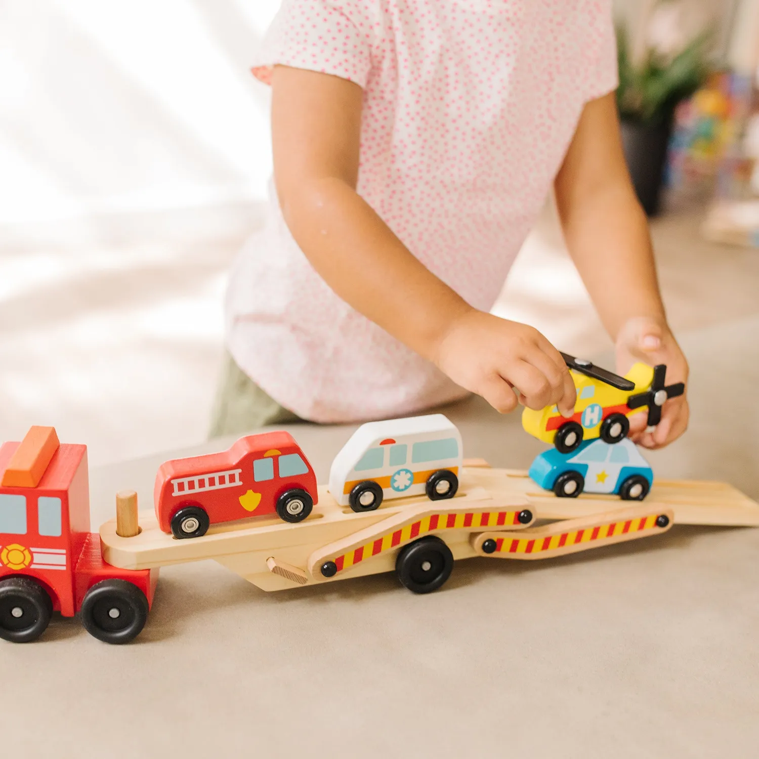 Melissa & Doug Emergency Vehicle Carrier Transporter Holz 4 Autos