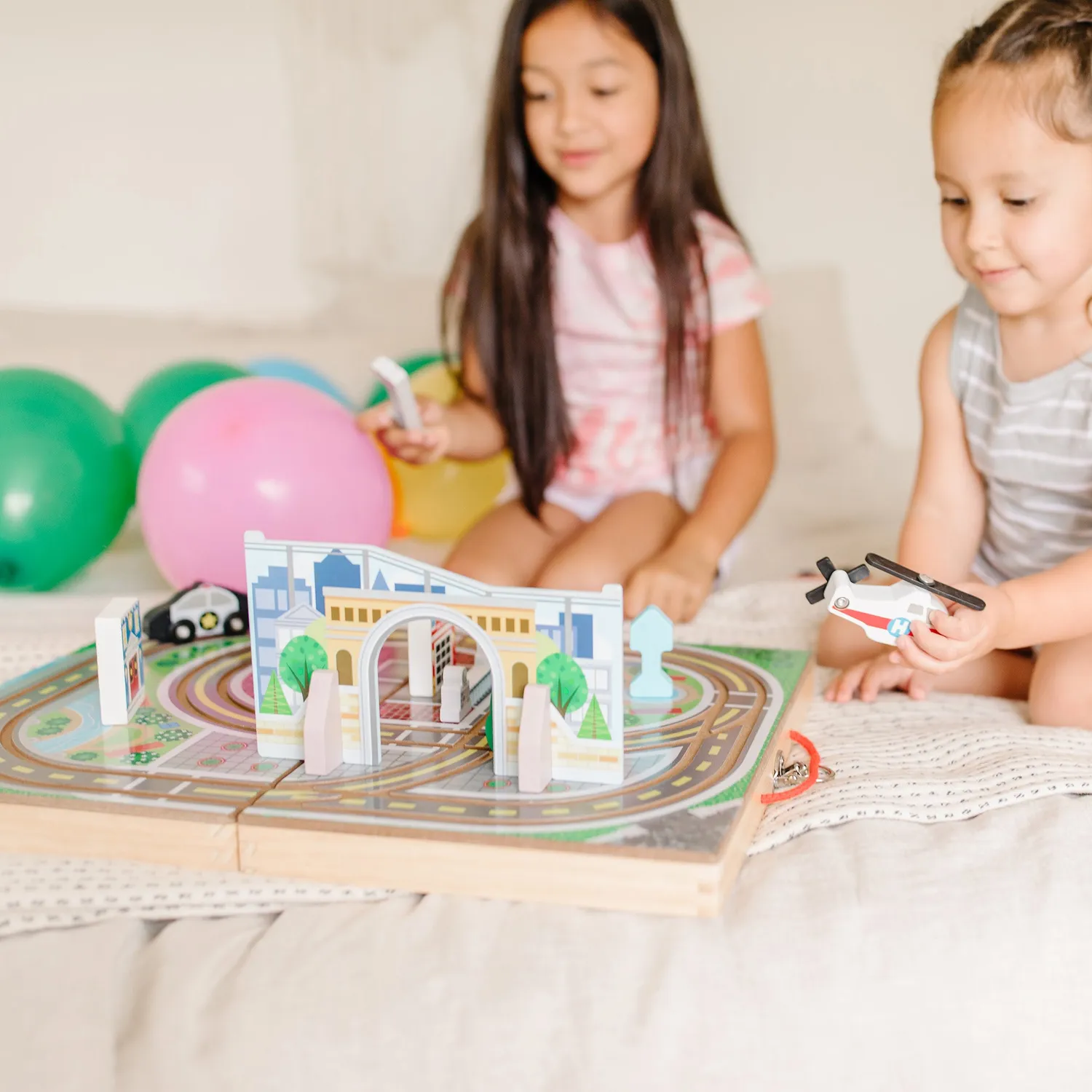 Melissa & Doug Take-Along Town Holz-Spielstadt Koffer Stadt