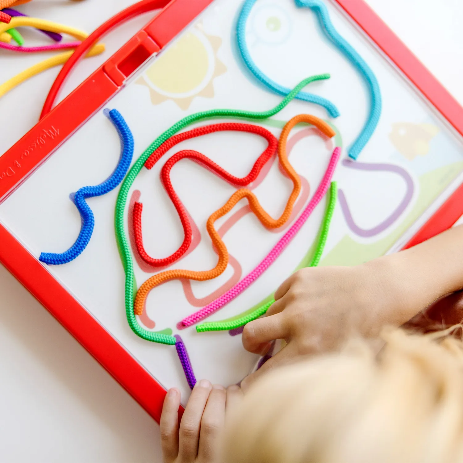 Melissa & Doug Rainbow Cord Picture Pattern Maker Bastelset Kordel