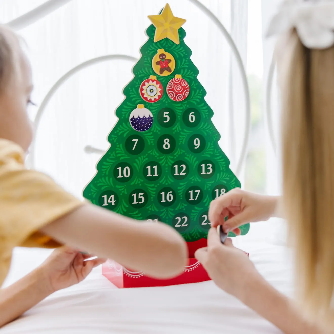 Melissa & Doug Countdown Adventskalender Holz magnetisch 24 Teile