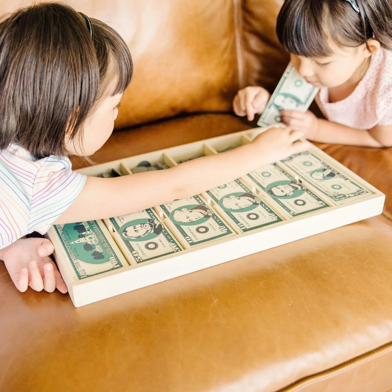 Melissa & Doug Classic Spielgeld Set Holzkasse Rechnen