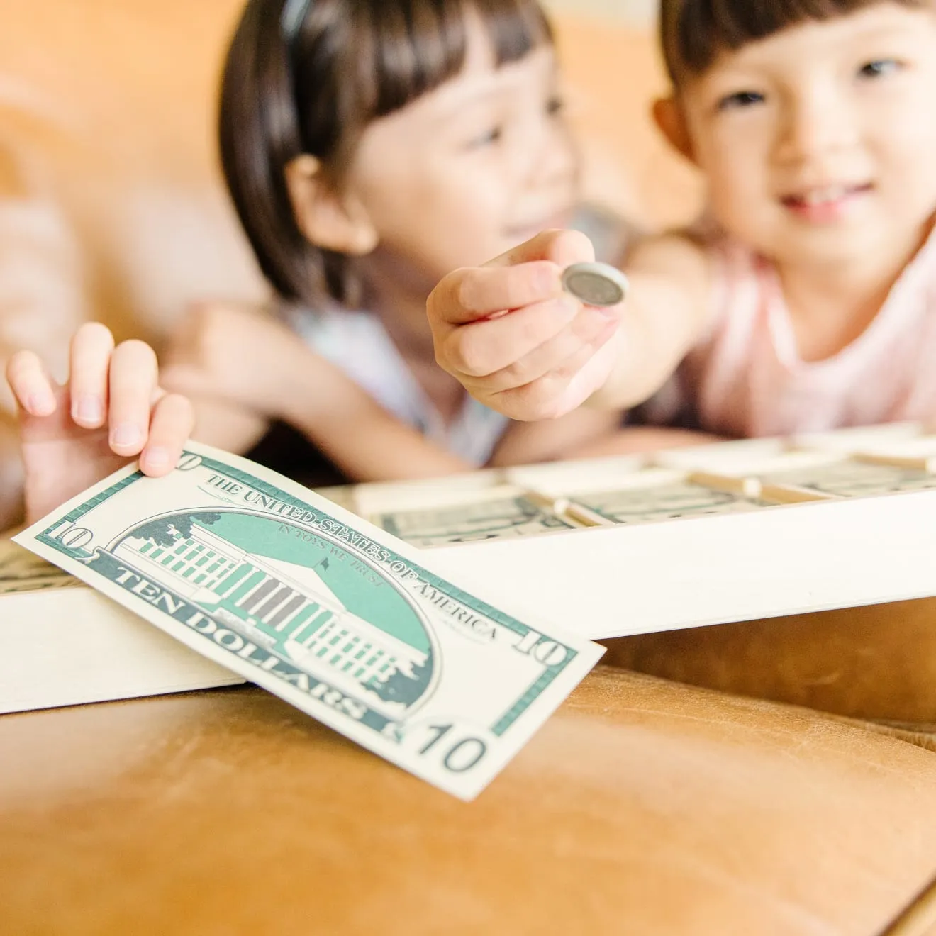 Melissa & Doug Classic Spielgeld Set Holzkasse Rechnen