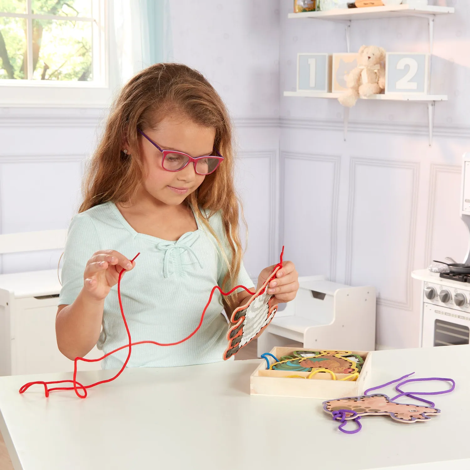 Melissa & Doug Lace & Trace Farm Fädelspiel Holz 5-teilig