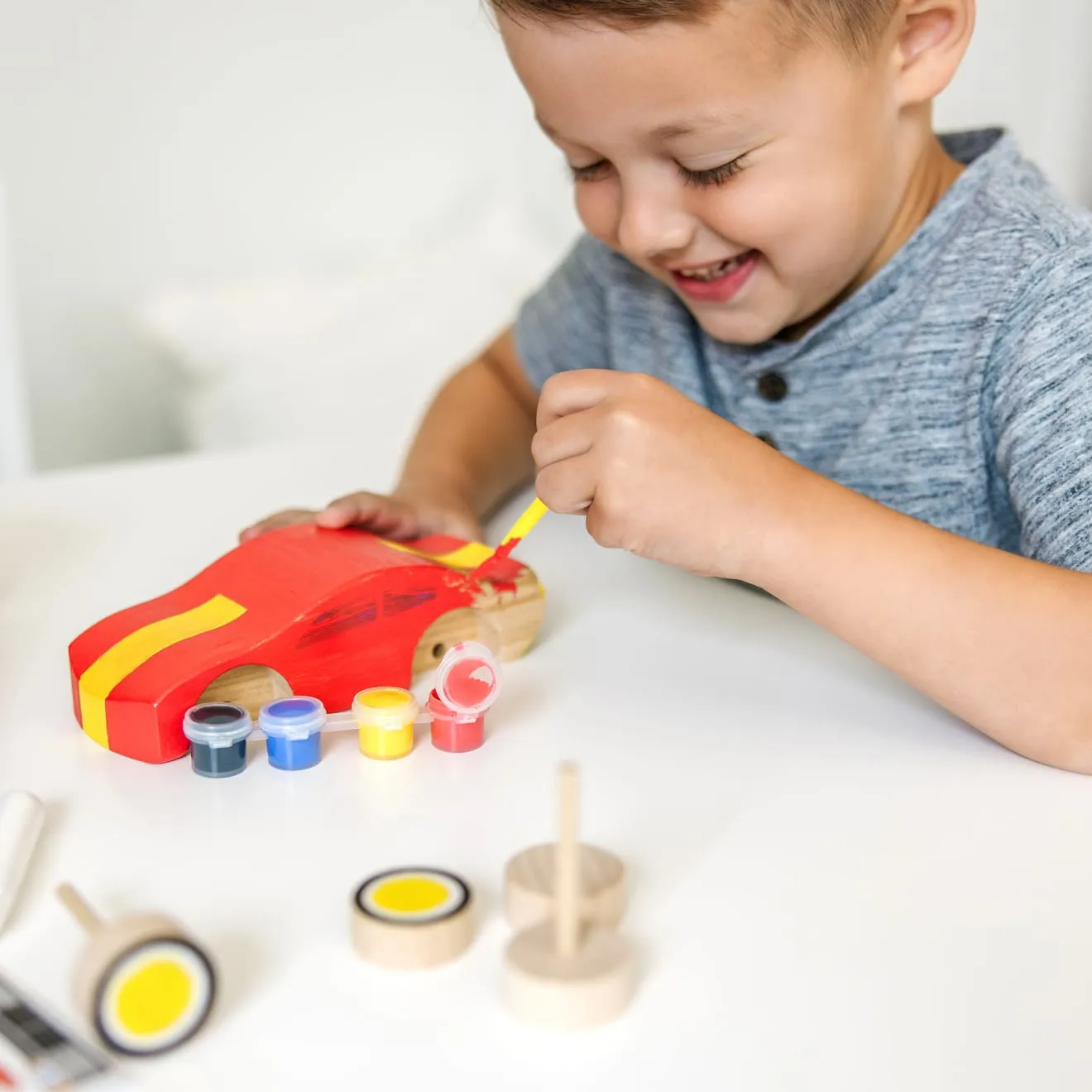 Melissa & Doug Decorate-Your-Own Rennauto Bastelset Holz