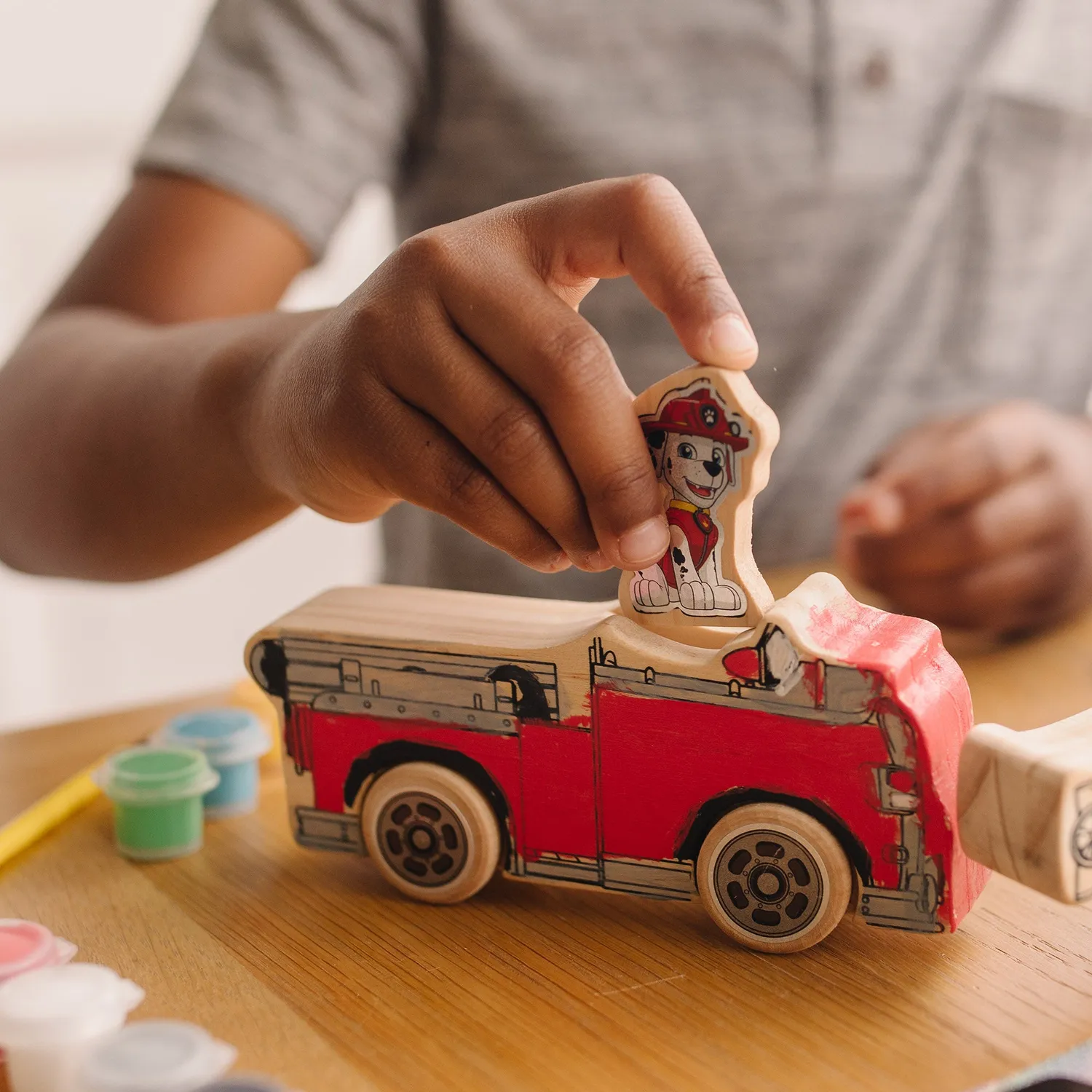 Melissa & Doug PAW Patrol Bastelset Holzfahrzeuge mit Farbe