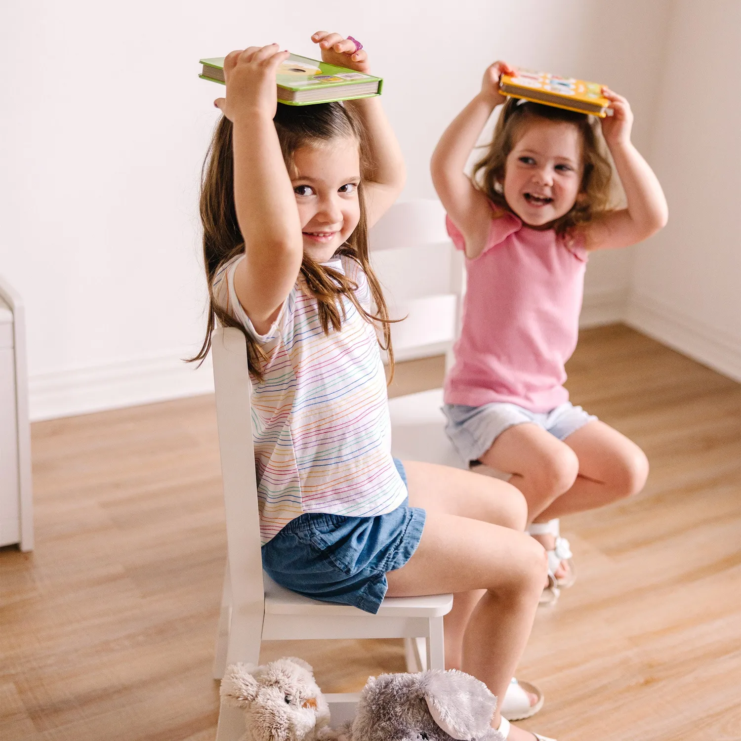 Melissa & Doug Kinderstühle Holz 2er-Set Weiß