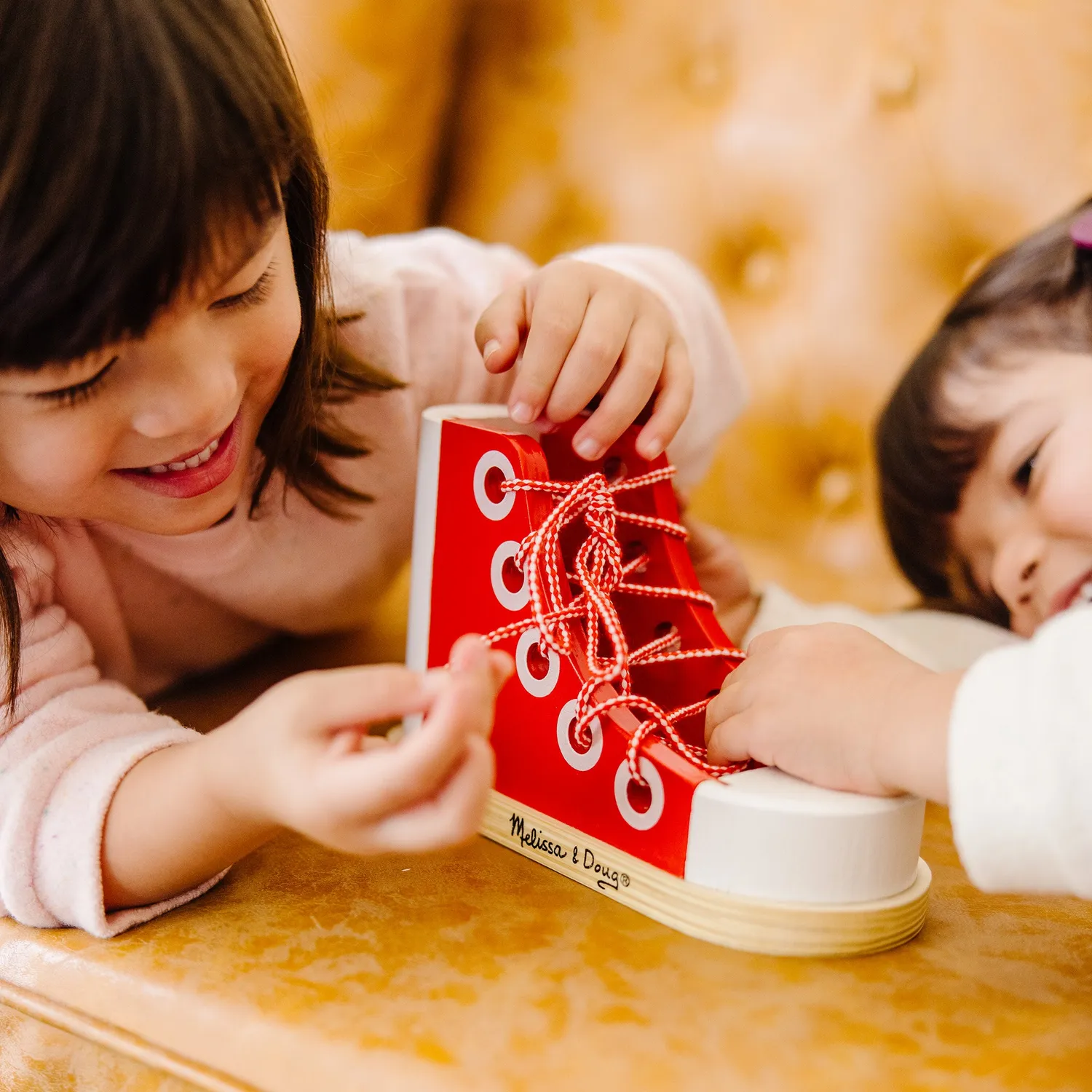 Melissa & Doug Schnürschuh Holzschuh Schleife lernen
