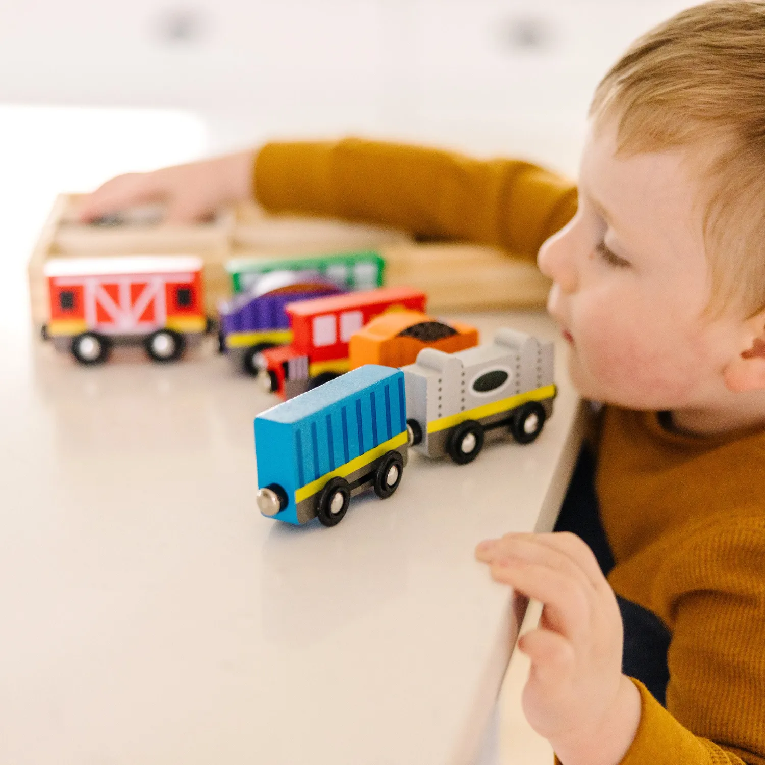 Melissa & Doug Magnetic Wooden Train Cars Holzeisenbahn 8-teilig