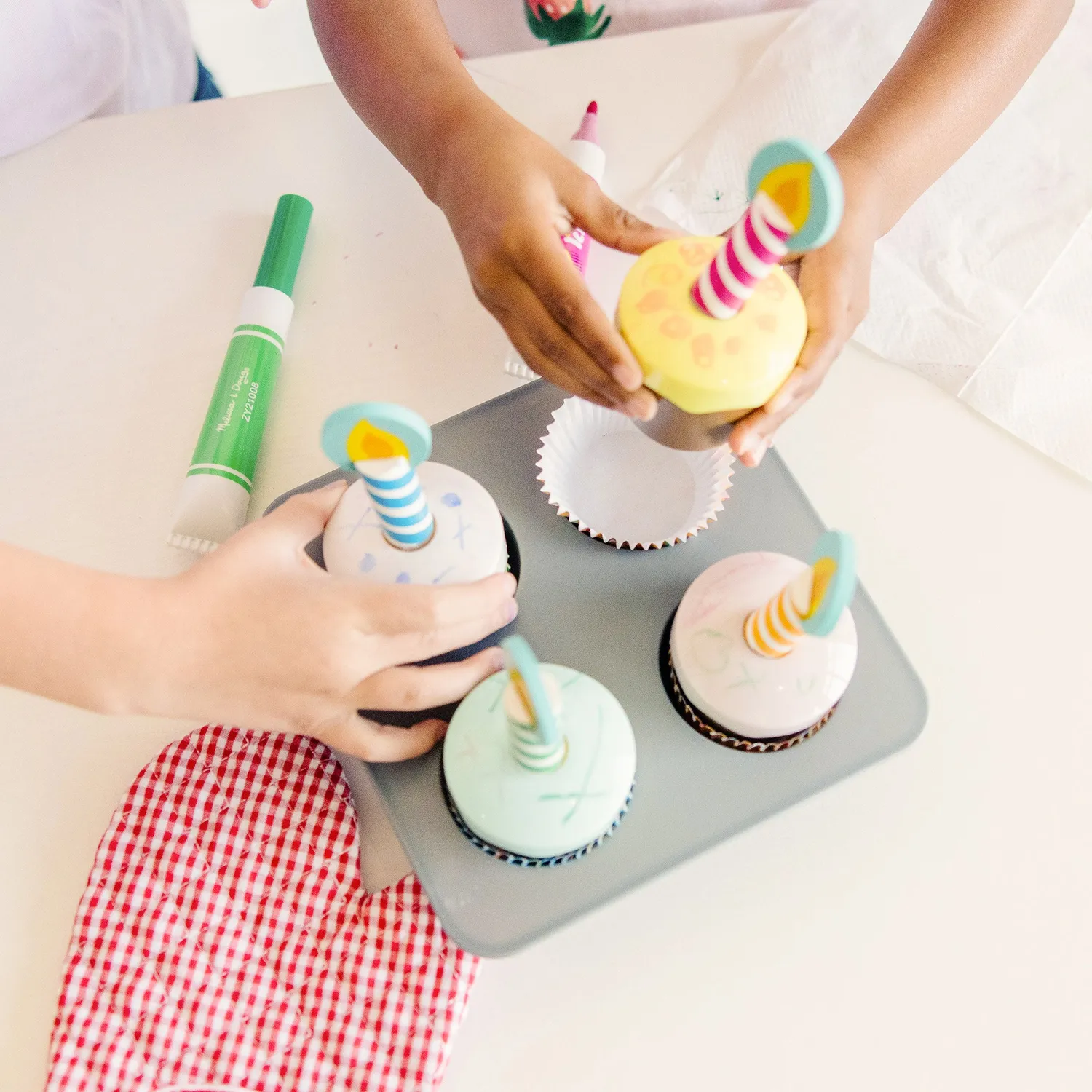 Melissa & Doug Bake & Decorate Cupcake Backset Holz 4er ab 3 J